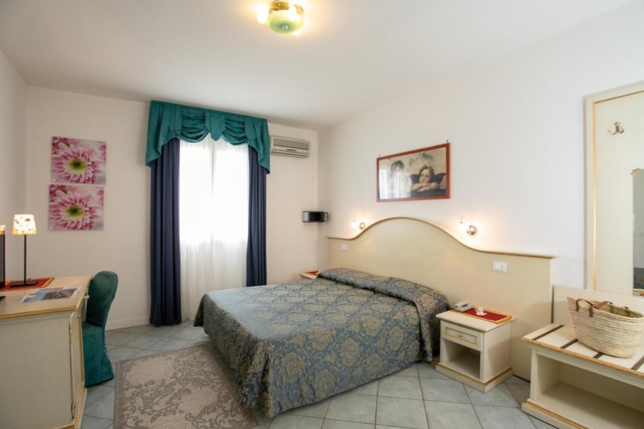 Hotel Elpiro Lido di Jesolo Ngoại thất bức ảnh